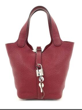 Hermes Picotin Lock 18 handbag crafted from Taurillon Clemence Leather-dark red